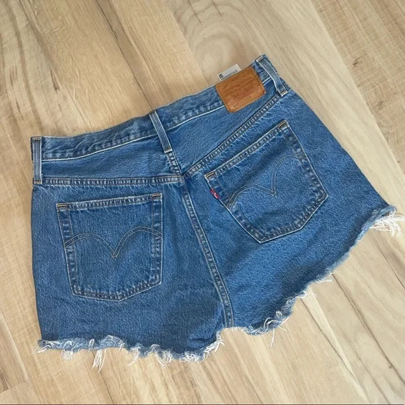Levi’s 501 High-Rise Denim Shorts - Picture 3 of 6
